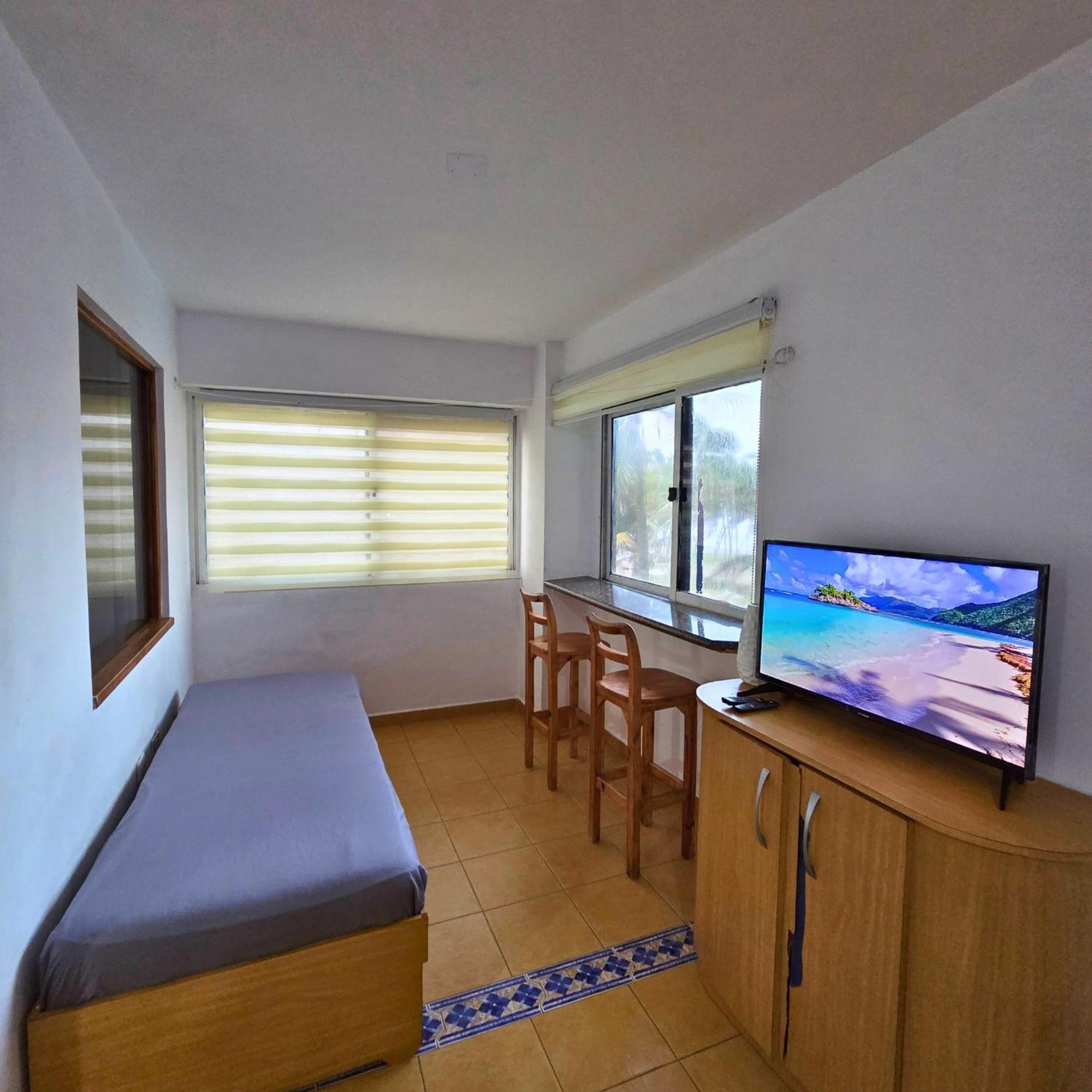 Tucacas, Frente Al Mar, Piscina Y Playa Privada Apartment Exterior photo
